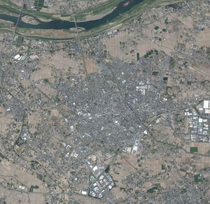 하뉴시 중심부 주변 항공사진. 2021년 4월 15일 촬영한 8장을 합성하여 작성. 국토교통성 국토지리원 [https://mapps.gsi.go.jp/ 지도·항공사진 열람 서비스]의 항공사진을 바탕으로 작성。