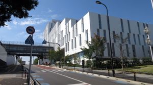 동양대학 아카바네다이 캠퍼스(구마 켄고 설계)