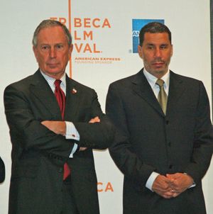 마이클 블룸버그 뉴욕 시장과 함께 (2008년)