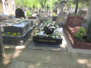 파리 몽파르나스 묘지 11구역의 다르크 묘