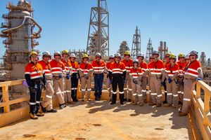 셰브론의 바로우 섬 시설을 방문한 미국 관계자들