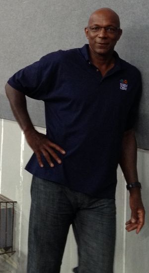 2013년 필리핀에서 열린 NBA 글로벌 게임(NBA Global Games) 중 포즈를 취하고 있는 드렉슬러