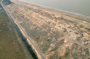 홀리 비치는 리타 허리케인의 폭풍 해일로 거의 완전히 파괴되었다.