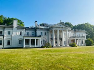 블라이스우드 저택은 레비 경제 연구소를 수용하고 있다