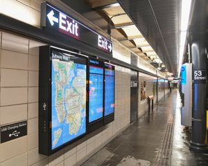 개선된 역사 계획에 따라 재건축된 지하철역