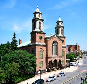 올버니 제일 개혁 교회(First Reformed Church in Albany)는 뉴욕주 올버니에 있는 렌셀러스위크의 영주권을 위해 1642년에 설립되었으며, 현재의 교회는 1798년에 지어졌다.