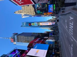 팬데믹 기간 동안 거의 비어있는 뉴욕 시 타임스 스퀘어. 2020년 5월.