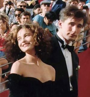 제니퍼 그레이(Jennifer Grey)와 함께 1988 아카데미 시상식에서의 볼드윈