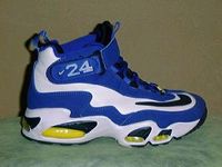 케니 그리피 주니어의 시그니처 운동화 중 하나인 나이키 에어 그리피 맥스.