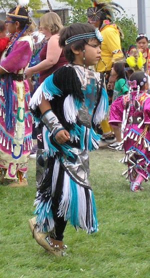 잔디춤 의상을 입은 소년, 스포케인, 2007