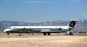 알래스카 항공은 MD-83의 최초 고객이었으며, 1980년대와 1990년대 내내 많은 MD-83 제트기를 운영했다.