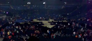 2007년 어스 투어(Earth Tour)에서 프린스의 무대 장식