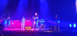 2024년 9월 19일 밀레니엄 돔에서 공연하는 모비