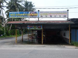 말레이어, 영어, 중국어로 쓰인 다국어 표지판 (코타팅기의 한 공장에서)