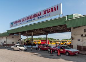 사바 이나남의 북부 버스터미널. 사바 북부와 동부로 향하는 장거리 버스를 운행한다.