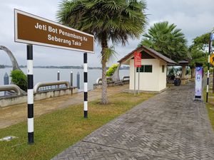 쿠알라트르응가누의 '봇 페남방' 선착장