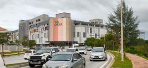 KTCC 몰(KTCC Mall)은 무아라 셀라탄(Muara Selatan)의 새로 개발된 지역에 위치한 쿠알라 트르응가누 시의 현대적인 쇼핑몰이다.