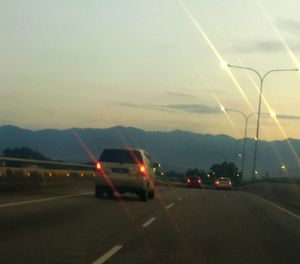 티티왕사 산맥이 세렘반을 굽어보고 있다.