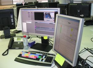 프랑스24에서 사용 중인 미디어 키보드와 같은 다양한 전문 도구를 사용하여 시각 자료를 편집할 수 있습니다.