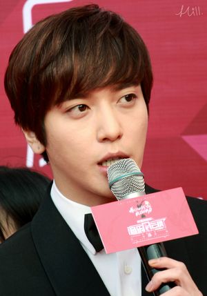 2015년 4월 13일 제15회 음악풍운방 시상식 레드카펫에서의 정용화