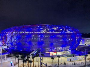 클리퍼스 팀 사무실과 연습 시설이 보이는 Intuit Dome 동쪽 외관