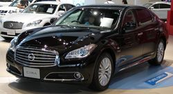 닛산 시마 정측면