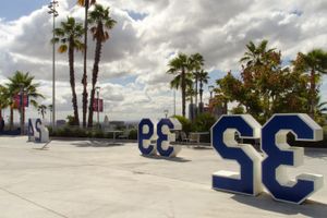 2015년 경기장 내부의 영구 결번 명예의 전당