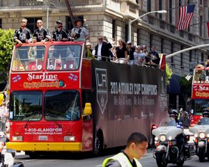 2013-14 킹스팀이 두 번째 스탠리 컵 우승 직후 가진 퍼레이드.