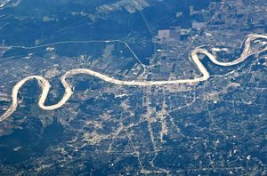 2011년 5월 국제우주정거장(ISS)에서 서쪽을 바라보며 촬영한 배턴루지