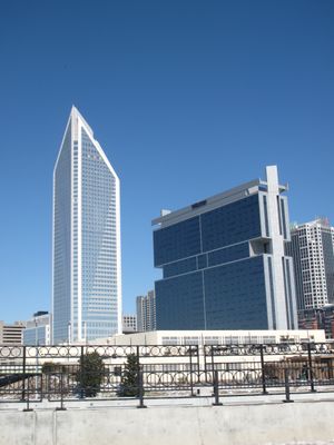 550 사우스 트라이언(550 South Tryon), 구 듀크 에너지 센터(Duke Energy Center)와 더 웨스틴 샬럿(The Westin Charlotte)
