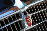 SEAT의 초기 차량 그릴에 부착된 엠블럼