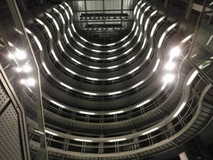 예피아 역의 엘리베이터.