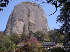 진안 마이산에 자리잡은 은수사(銀水寺)