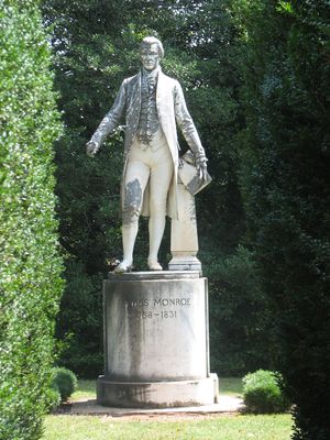 애쉬론 하이랜드에 있는 먼로 동상