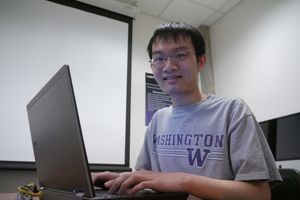 노트북을 사용하는 학생