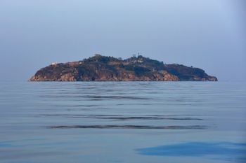 우도의 석류석-흑운모 화강편마암