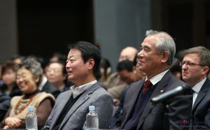 최광식 장관 (오른쪽에서 두 번째) 2012년