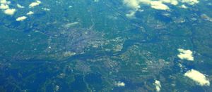 상공에서 본 오슈 시 중심부