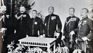 연합 함대 수뇌부. 왼쪽부터 후나코시, 시마무라 하야오, 도고 헤이하치로, 가미무라 히코노조, 가토 도모사부로, 아키야마 사네유키