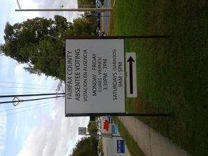 버지니아주 페어팩스 카운티의 사전/부재자 투표소 표지판