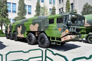 DF-16은 2015년 베이징 열병식에서 공개되었다.