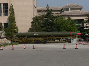 베이징 군사 박물관에 전시된 둥펑 2호 (CSS-1)