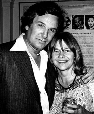 1977년 배우 에스텔 파슨스와 함께