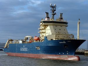 케이블선 Île de Sein은 해저에서 자료 회수를 지원하도록 지정되었다.