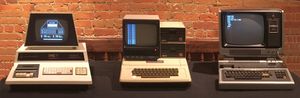 Apple II와 TRS-80 Model I 경쟁 기종과 함께한 Commodore PET 2001-8