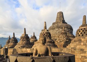 중부 자바에 위치한 세계 최대 규모의 불교 사찰인 보로부두르(Borobudur)