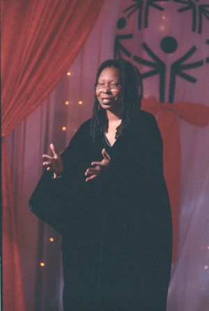 1998년 백악관에서 공연하는 골드버그