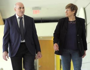 2022년 커리코 커털린과 함께 있는 와이스먼