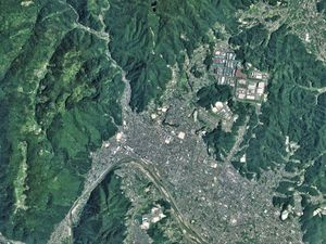 후추시 중심부 주변 항공사진. 2018년 7월 18일 촬영. 국토교통성 국토지리원 제공 항공사진을 바탕으로 제작.