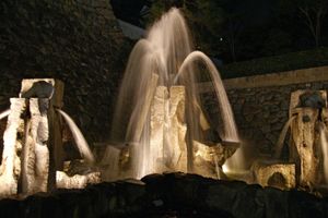 내측 해자를 본뜬 친수시설